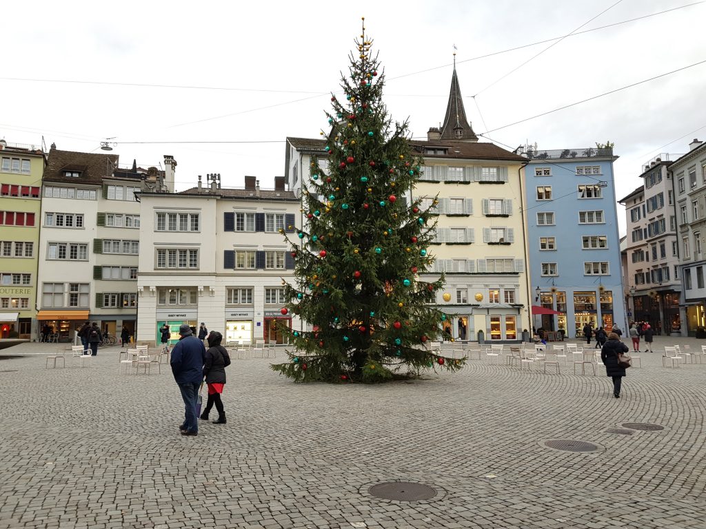 Albero Di Natale Zurigo.I Mercatini Di Natale A Zurigo Cosa Vedere Dove Dormire Cosa Mangiare Il Viaggio Che Vale